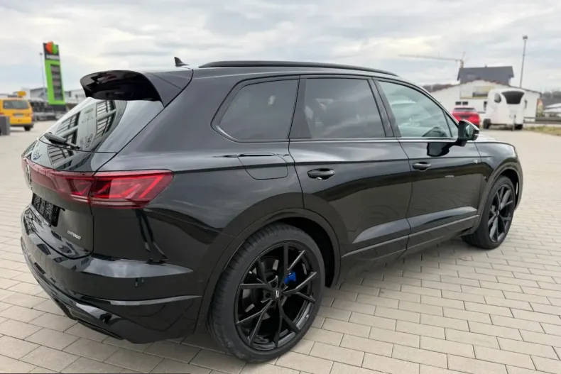 Volkswagen Touareg din 2025 cu 1.100 km - oferta VOL206905 - foto 4