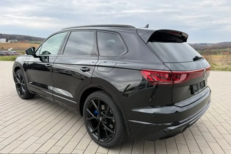 Volkswagen Touareg din 2025 cu 1.100 km - oferta VOL206905 - foto 9