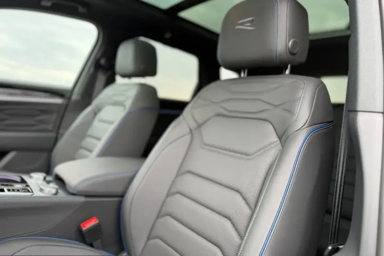 Volkswagen Touareg din 2025 cu 1.100 km - oferta VOL206905 - foto 24