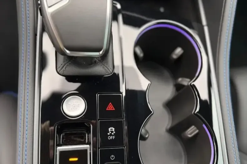 Volkswagen Touareg din 2025 cu 1.100 km - oferta VOL206905 - foto 29