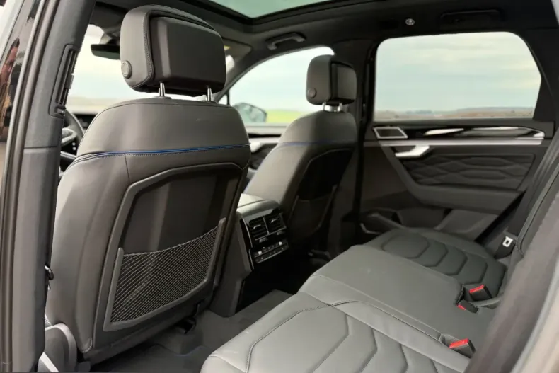 Volkswagen Touareg din 2025 cu 1.100 km - oferta VOL206905 - foto 34