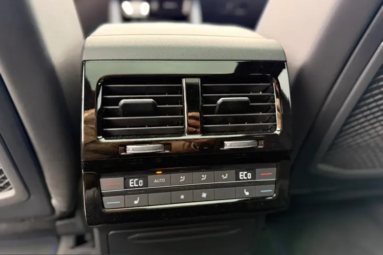 Volkswagen Touareg din 2025 cu 1.100 km - oferta VOL206905 - foto 35