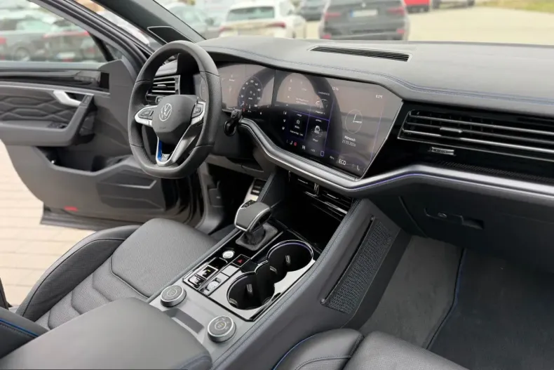 Volkswagen Touareg din 2025 cu 1.100 km - oferta VOL206905 - foto 42