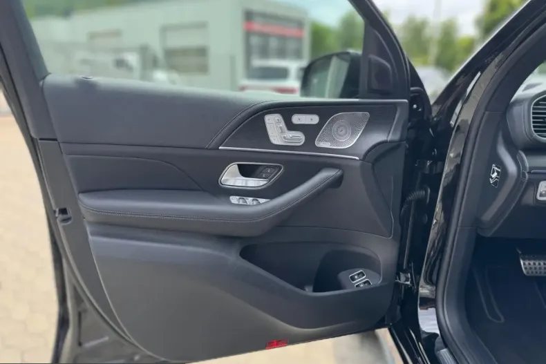 Mercedes-Benz GLE 400 (Clasa GLE) din 2025 cu 17.800 km - oferta MER206915 - foto 11