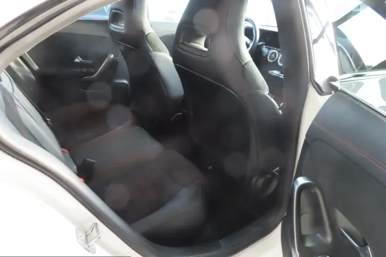 Mercedes-Benz CLA 200 (Clasa CLA) din 2024 cu 61.000 km - oferta MER206916 - foto 5