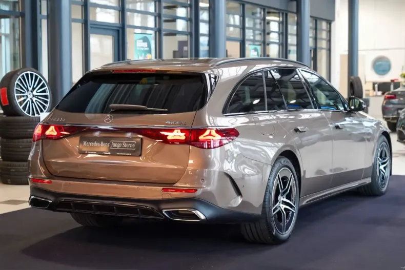 Mercedes-Benz E 450 (Clasa E) din 2025 cu 41.576 km - oferta MER206949 - foto 4