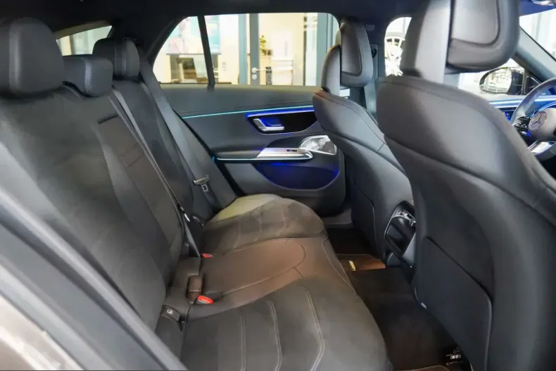 Mercedes-Benz E 450 (Clasa E) din 2025 cu 41.576 km - oferta MER206949 - foto 9