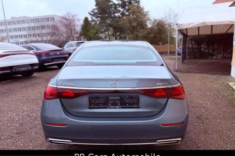 Mercedes-Benz E 220 (Clasa E) din 2023 cu 3.048 km - oferta MER206950 - foto 40