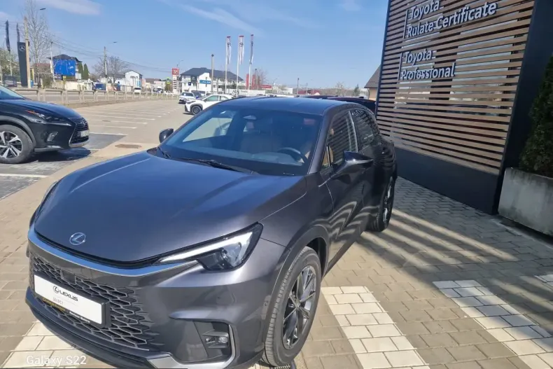 Lexus LBX din 2025 cu 2.414 km - oferta LEX206969 - foto 3