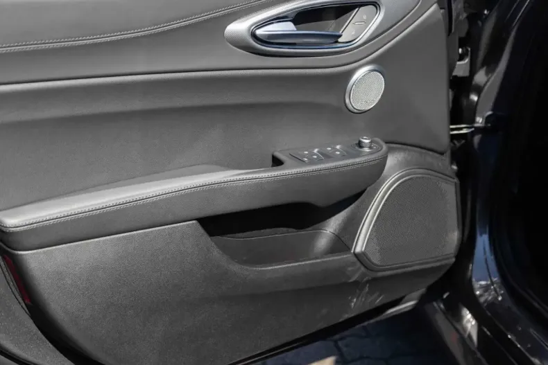 Alfa Romeo Giulia din 2024 cu 6.900 km - oferta ALF206979 - foto 6