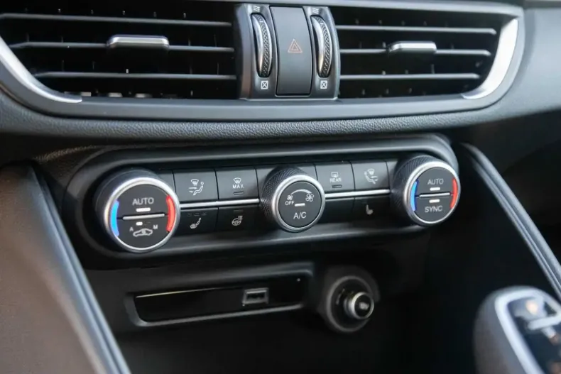 Alfa Romeo Giulia din 2024 cu 6.900 km - oferta ALF206979 - foto 13