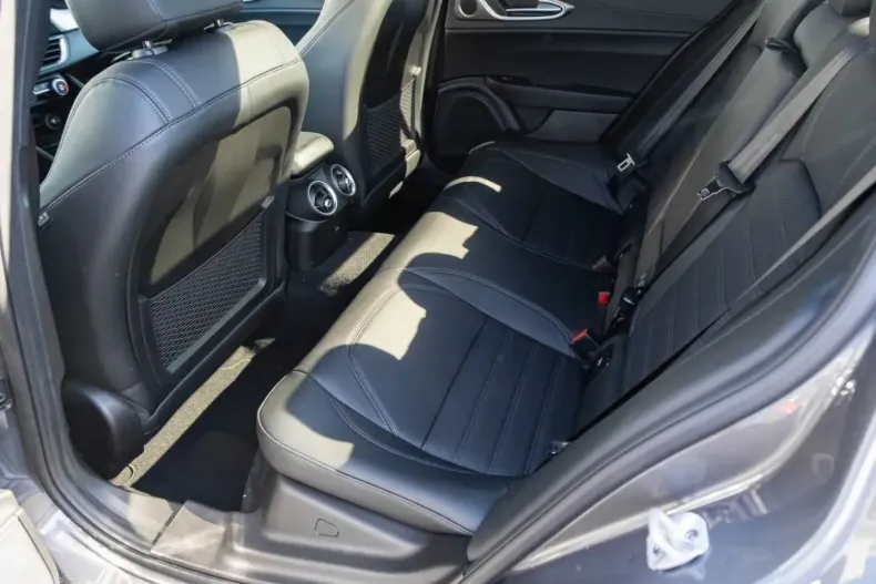 Alfa Romeo Giulia din 2024 cu 6.900 km - oferta ALF206979 - foto 14