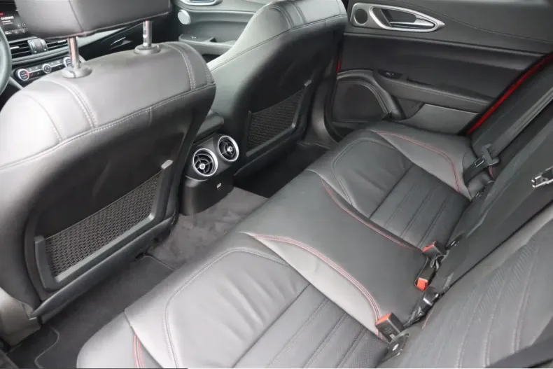 Alfa Romeo Giulia din 2023 cu 7.775 km - oferta ALF206980 - foto 12