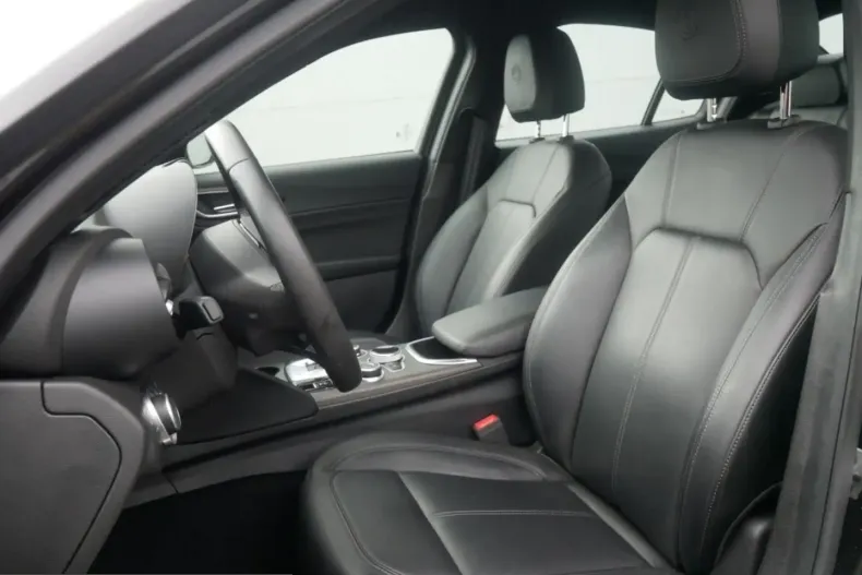 Alfa Romeo Giulia din 2023 cu 17.836 km - oferta ALF206981 - foto 12