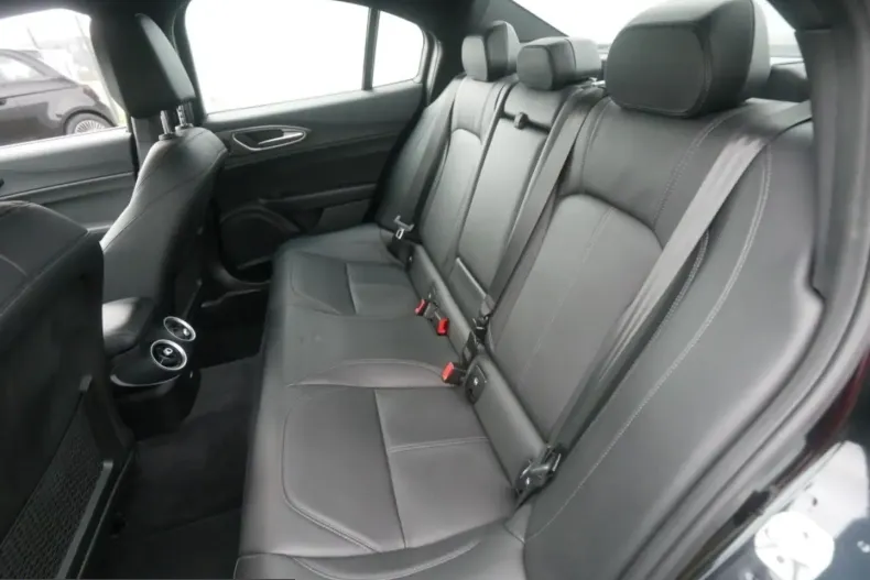 Alfa Romeo Giulia din 2023 cu 17.836 km - oferta ALF206981 - foto 13