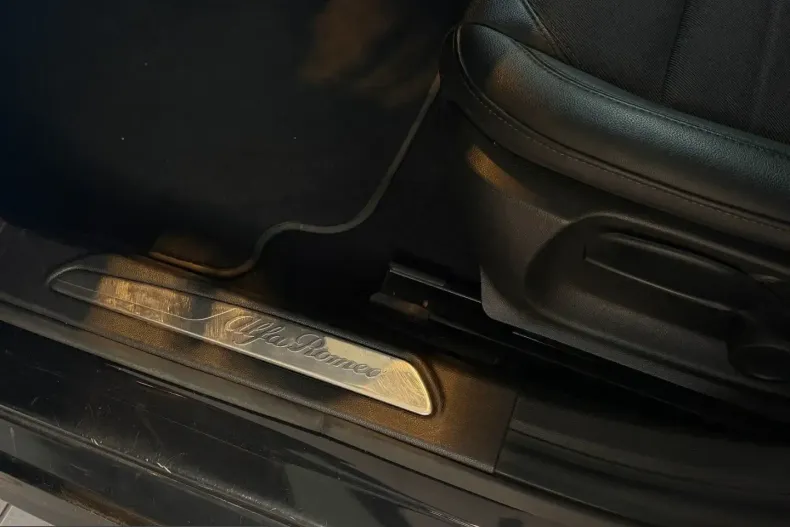 Alfa Romeo Giulia din 2023 cu 56.800 km - oferta ALF206982 - foto 12