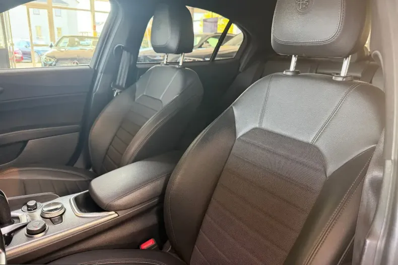 Alfa Romeo Giulia din 2023 cu 56.800 km - oferta ALF206982 - foto 13