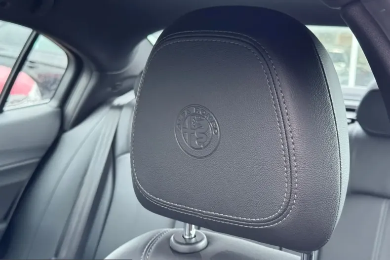 Alfa Romeo Giulia din 2023 cu 19.487 km - oferta ALF206984 - foto 13