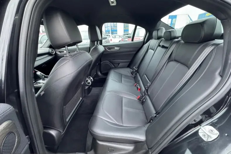 Alfa Romeo Giulia din 2023 cu 19.487 km - oferta ALF206984 - foto 14