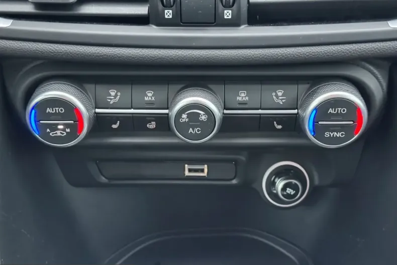 Alfa Romeo Giulia din 2023 cu 19.487 km - oferta ALF206984 - foto 25