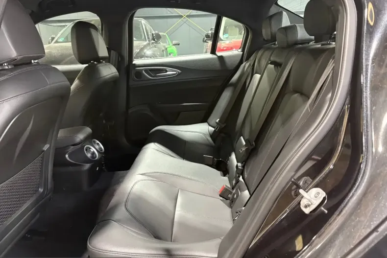 Alfa Romeo Giulia din 2023 cu 18.500 km - oferta ALF206985 - foto 19