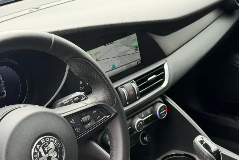 Alfa Romeo Giulia din 2023 cu 8.800 km - oferta ALF206987 - foto 17