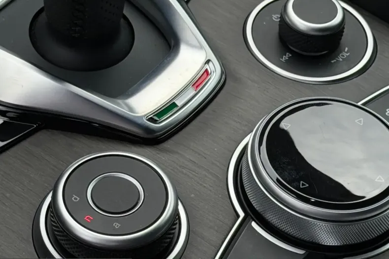 Alfa Romeo Giulia din 2023 cu 8.800 km - oferta ALF206987 - foto 19