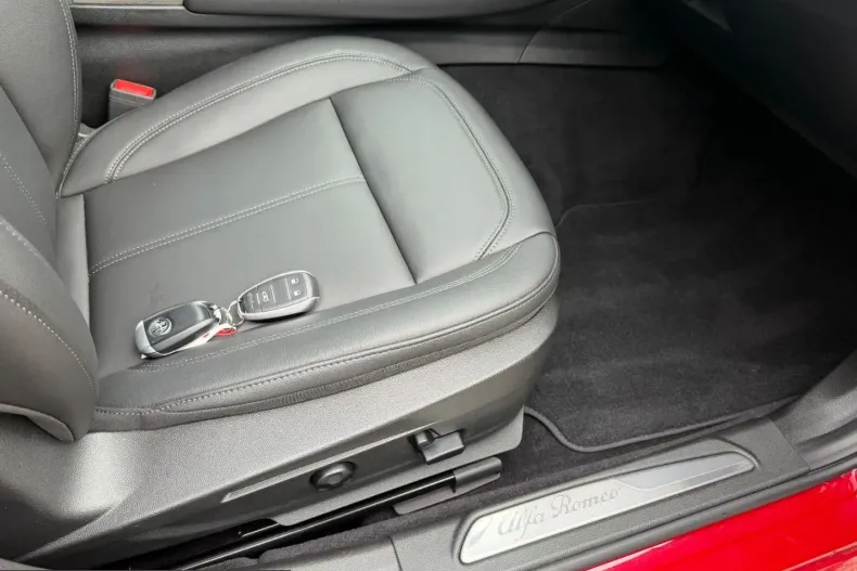 Alfa Romeo Giulia din 2023 cu 8.800 km - oferta ALF206987 - foto 24