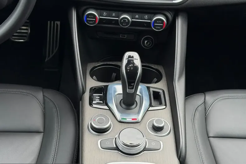 Alfa Romeo Giulia din 2023 cu 8.800 km - oferta ALF206987 - foto 33