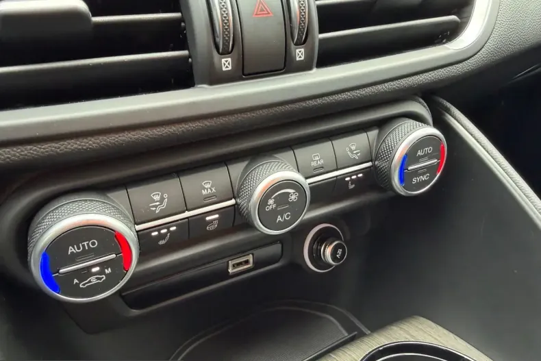 Alfa Romeo Giulia din 2023 cu 8.800 km - oferta ALF206987 - foto 39