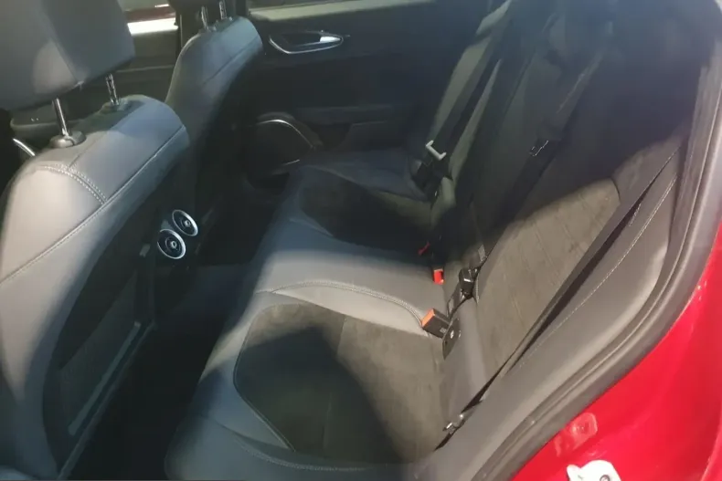 Alfa Romeo Giulia din 2022 cu 48.445 km - oferta ALF206993 - foto 8