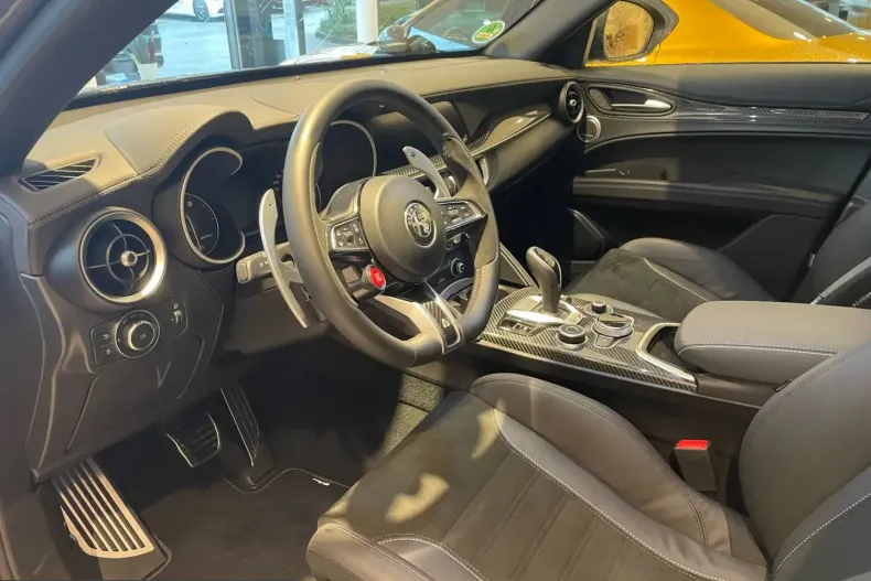 Alfa Romeo Stelvio din 2023 cu 6.500 km - oferta ALF207015 - foto 6