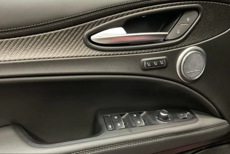 Alfa Romeo Stelvio din 2024 cu 10.500 km - oferta ALF207017 - foto 14