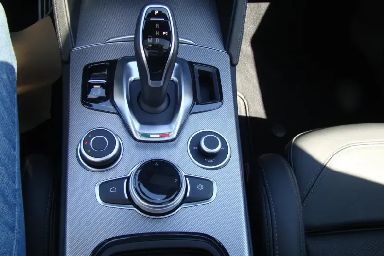 Alfa Romeo Stelvio din 2024 cu 3.040 km - oferta ALF207019 - foto 12