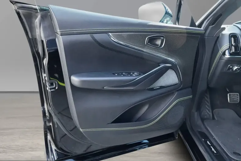 Aston Martin DBX din 2025 cu 15.000 km - oferta AST207052 - foto 9