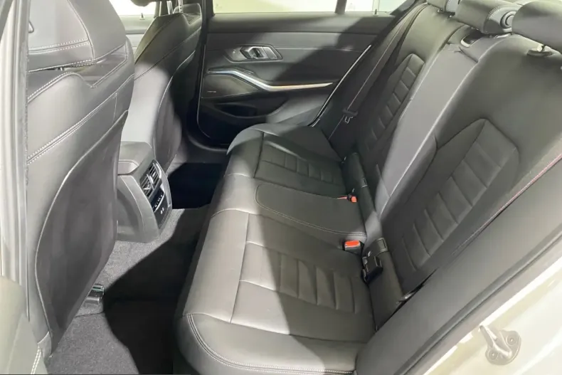 BMW 330 (Seria 3) din 2024 cu 22.841 km - oferta BMW207091 - foto 14