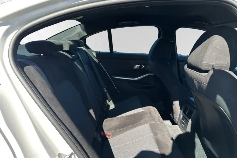 BMW 330 (Seria 3) din 2024 cu 7.100 km - oferta BMW207093 - foto 15