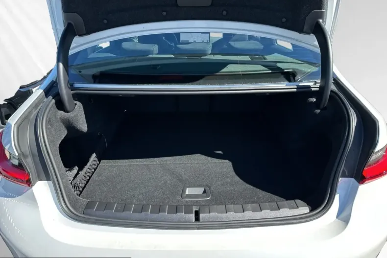 BMW 330 (Seria 3) din 2024 cu 7.100 km - oferta BMW207093 - foto 16