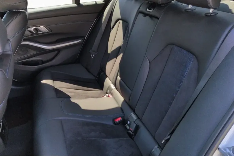 BMW 330 (Seria 3) din 2024 cu 17.953 km - oferta BMW207094 - foto 11