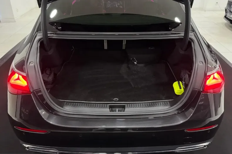 Mercedes-Benz E 400 (Clasa E) din 2023 cu 74.433 km - oferta MER207103 - foto 28