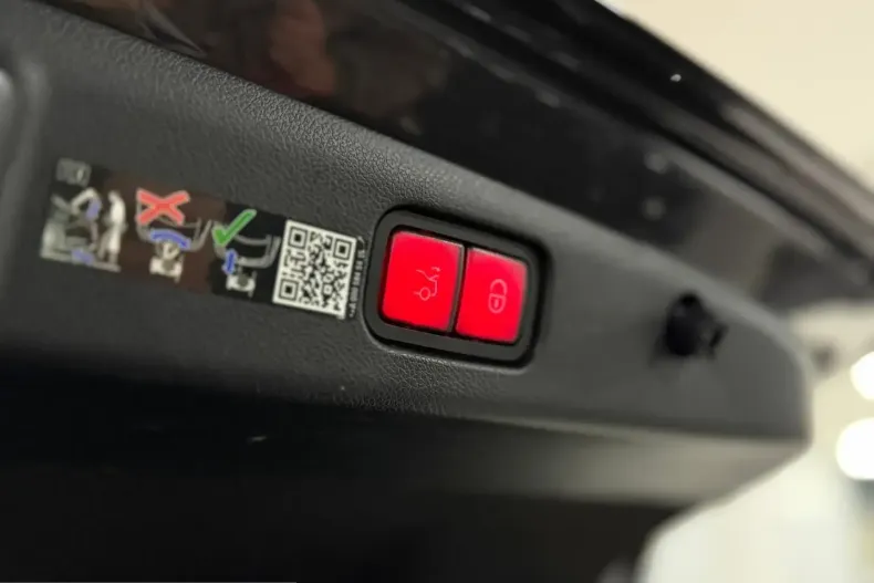 Mercedes-Benz E 400 (Clasa E) din 2023 cu 74.433 km - oferta MER207103 - foto 29