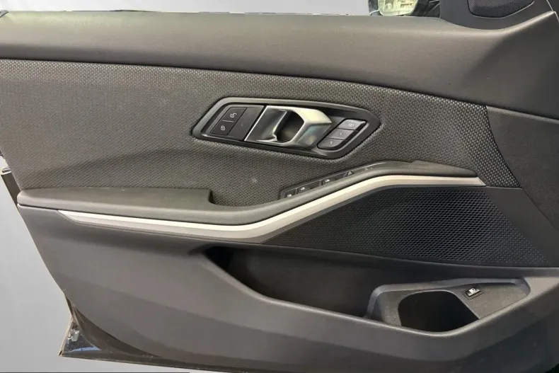 BMW 330 (Seria 3) din 2024 cu 27.200 km - oferta BMW207114 - foto 19