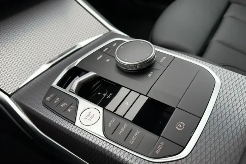 BMW 330 (Seria 3) din 2025 cu 14.900 km - oferta BMW207115 - foto 11