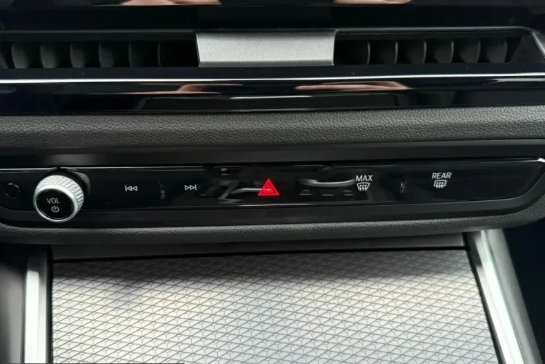 BMW 330 (Seria 3) din 2025 cu 14.900 km - oferta BMW207115 - foto 12