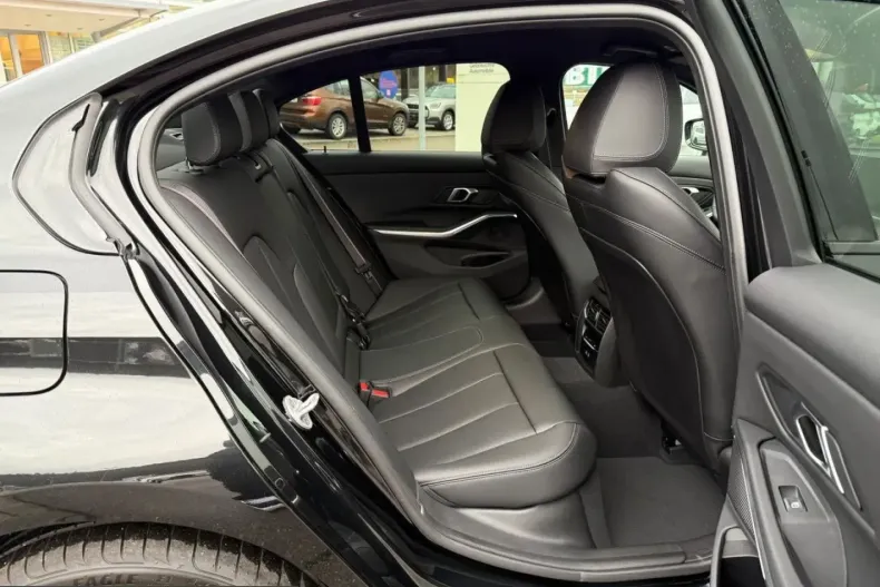 BMW 330 (Seria 3) din 2025 cu 14.900 km - oferta BMW207115 - foto 14