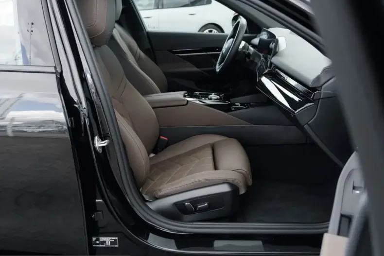 BMW 530 (Seria 5) din 2024 cu 9.600 km - oferta BMW207122 - foto 7