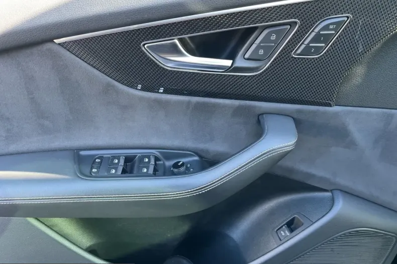 Audi Q8 din 2023 cu 70.332 km - oferta AUD207129 - foto 12