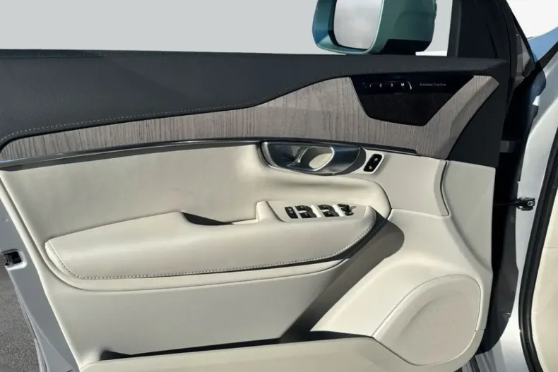 Volvo XC90 din 2024 cu 32.112 km - oferta VOL207130 - foto 15