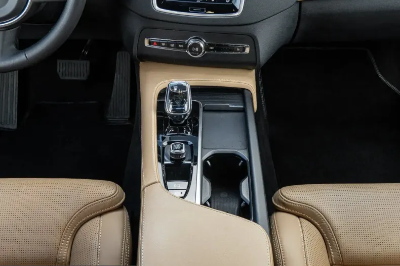 Volvo XC90 din 2024 cu 61.919 km - oferta VOL207131 - foto 13