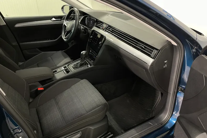 Volkswagen Passat din 2021 cu 48.924 km - oferta VOL207152 - foto 9